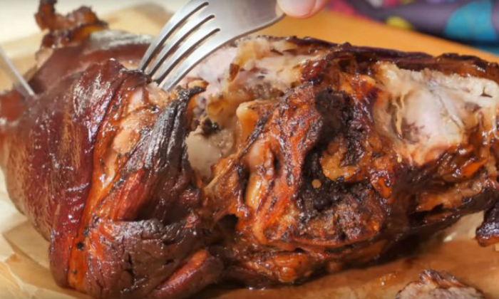 Рулька на квасе: запекаем сочную ногу в центр стола