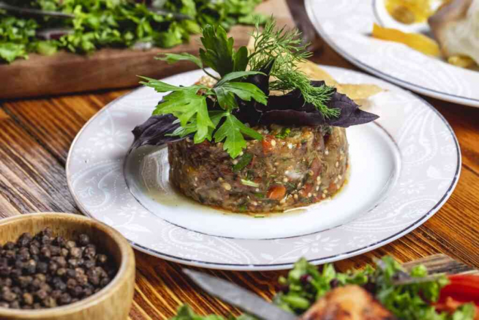 Холодец шаг за шагом: секреты прозрачного бульона и правильного мяса