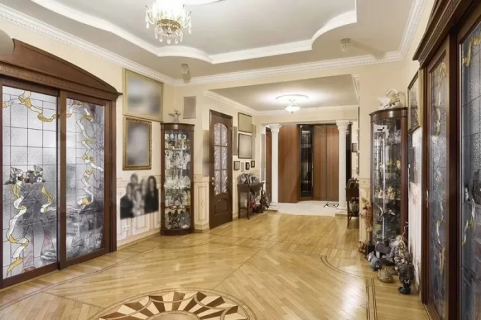 Правда о миллионах Полины Лурье: откуда деньги на шикарную квартиру Долиной?