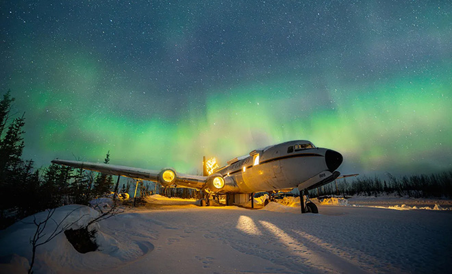 Пилот из Арктики превратил списанный самолет в квартиру: как она выглядит внутри