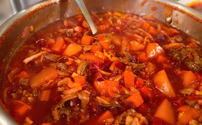 Варим самый красный борщ. Рецепт секретной заправки для яркого цвета