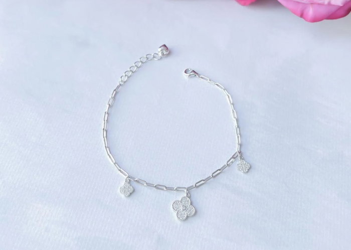 Украшения с цветами на 8 Марта