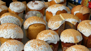 Доставай каркаде и лук. Как красиво покрасить яйца к Пасхе без химии?