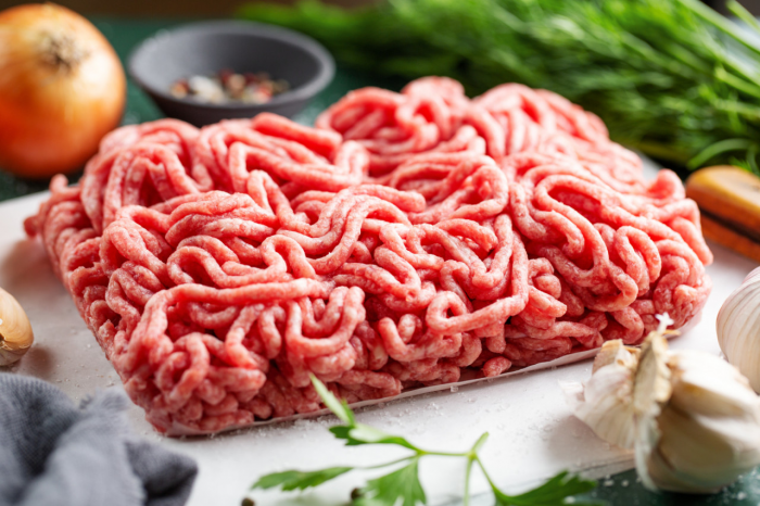 "Домашний" фарш: Что скрывается в лотках? Шкура вместо мяса - меньшее из зол