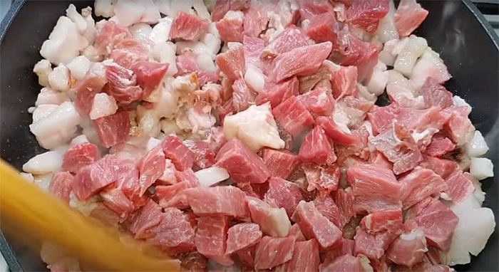 Картофельная колбаса на горячее. Расход мяса минимальный, но вкус получается насыщенный