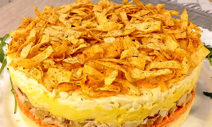 Самый простой и лучший салат на Новый год: с курицей и с особой прослойкой