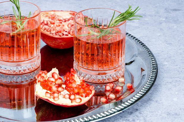 Коктейли для новогодней вечеринки: топ-15 рецептов алкогольных и безалкогольных напитков