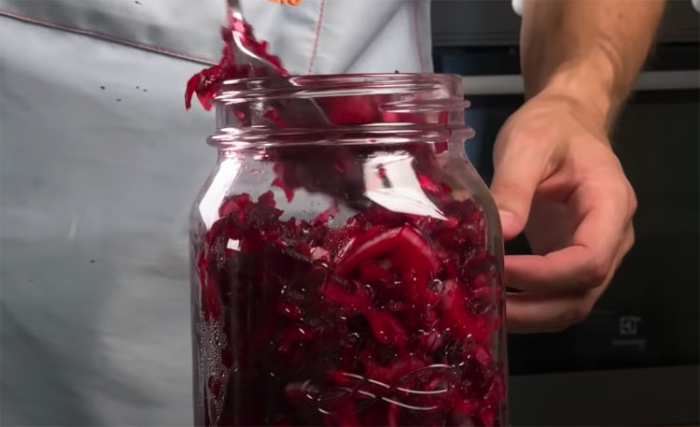 Свекольный салат про запас. Закрываем в банки в любое время года, а потом просто ставим на стол