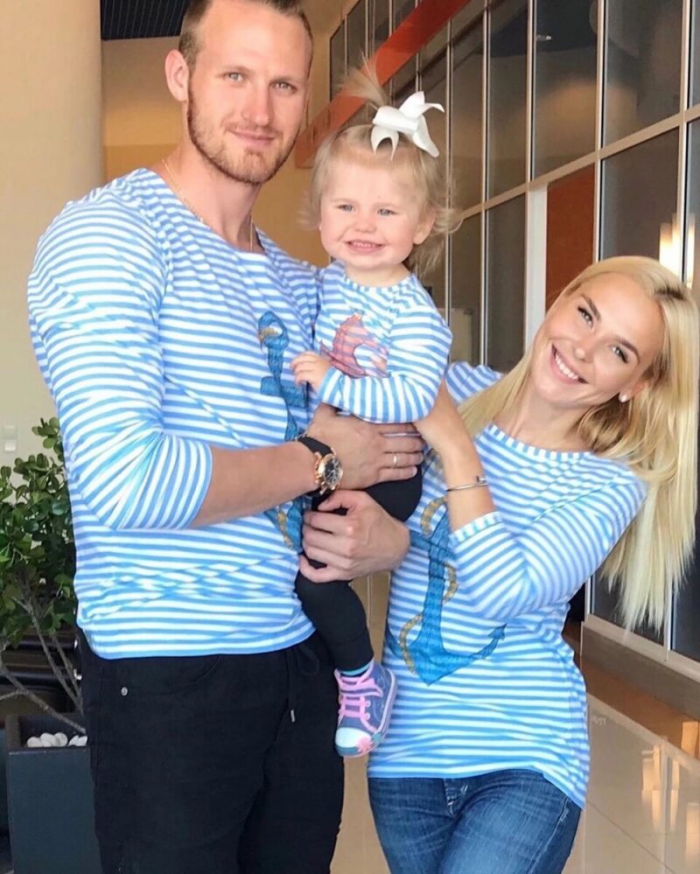 «Он просто не общается»: почему хоккеист Иван Телегин лишает 9-летнюю дочь Пелагеи каникул за границей