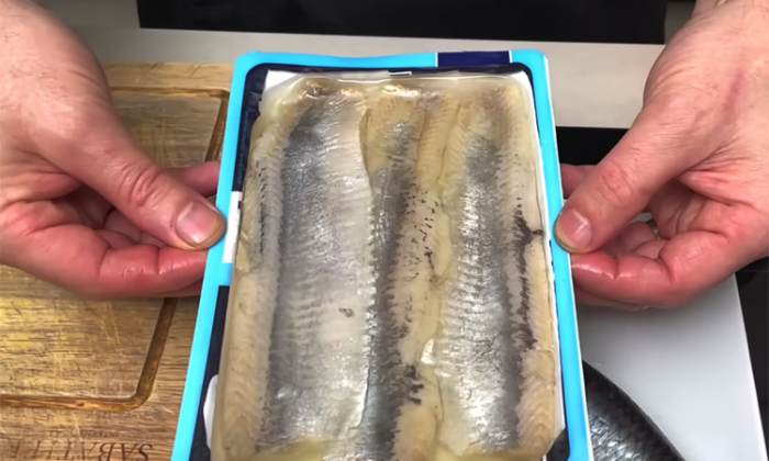 Сельдь и отварная картошка. Но стоит добавить французской заправки и будет как из ресторана