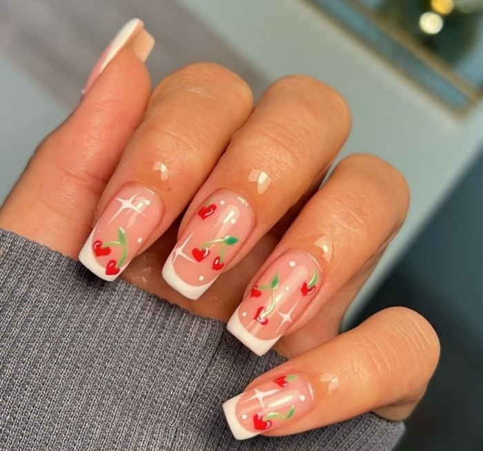 Маникюр на 8 Марта: идеи с фото