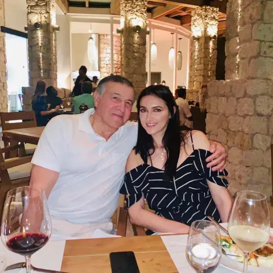 Стало известно, что 70-летний миллиардер Араз Агаларов познакомился со своей новой молодой женой, когда той было 18 лет