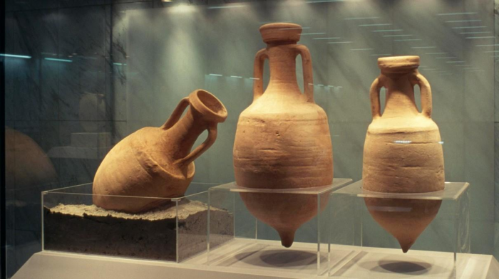 Почему древнегреческие амфоры делали с неустойчивым дном