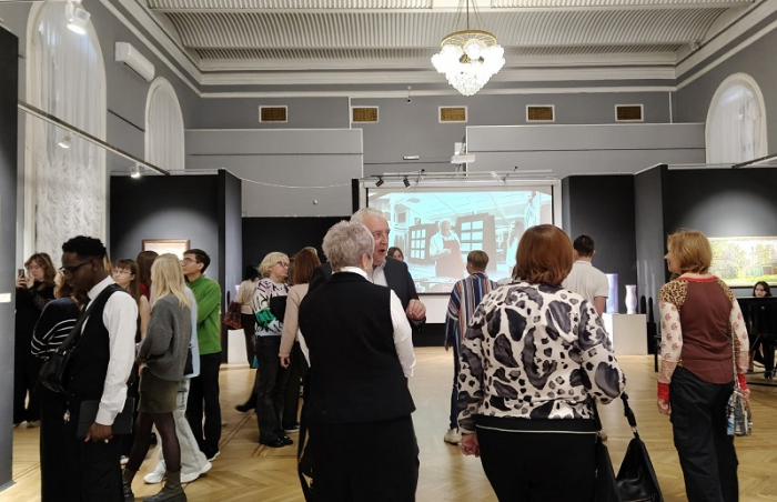 В Тамбовской картинной галерее открылась выставка "В поисках радости"