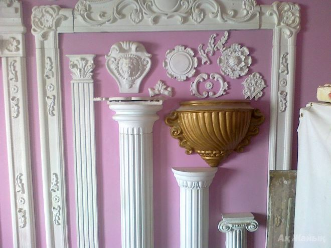 Декор из гипса: особенности, виды, способы изготовления (35 фото)