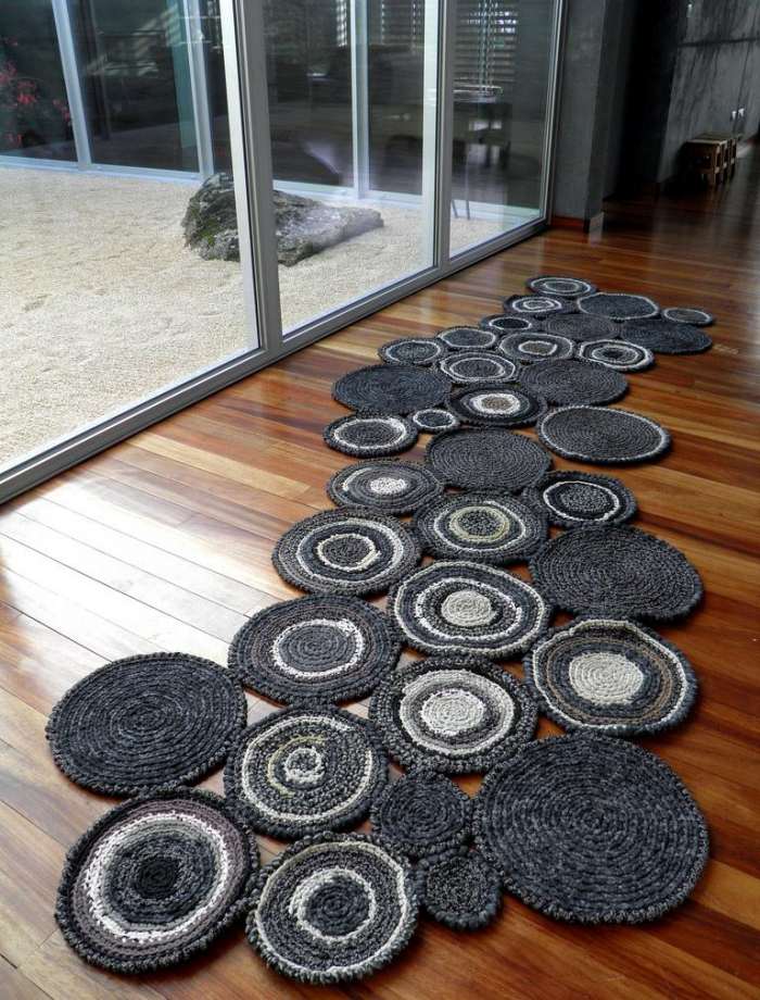 Вязаные коврики: интересные модели и применение в дизайне помещения (45 фото)