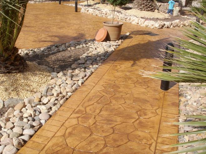 Как украсить участок около дома своими руками: фото, знакомые решения и креативные идеи  (44 фото)