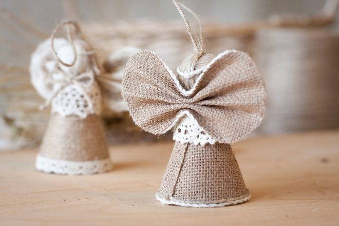 Самые популярные и необычные украшения дверей на Новый год (63 фото)