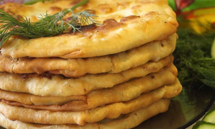 Молдавские плацинды: готовим сочные лепешки с творогом и зеленью