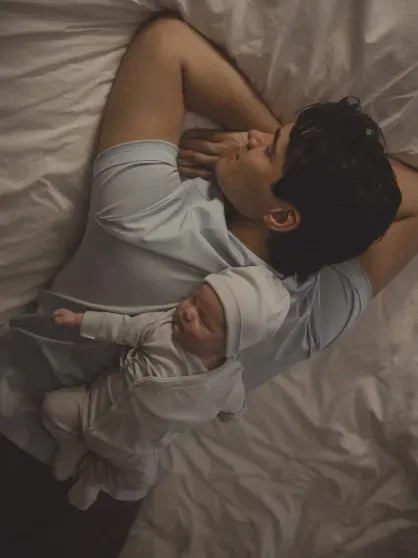 Бойфренд онкобольной Лерчек показал редкие фото с ней по случаю двух месяцев со дня рождения их сына