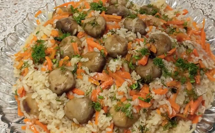 Плов без мяса, но с грибами. Получается очень сочно