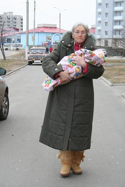 Копила на ЭКО 10 лет, родила в 65 и лишилась родительских прав из-за побоев: что случилось с Валентиной Подвербной
