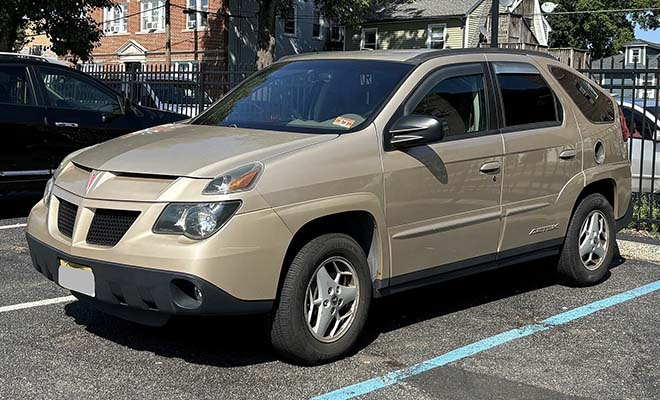 Pontiac Aztek называли «самым уродливым» авто в мире. Теперь его ищут коллекционеры