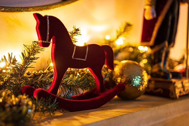 Открытки с годом Красной Огненной Лошади: 60+ картинок и поздравлений