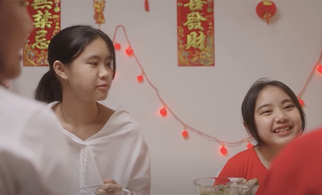 Мужчина помог с учебой незнакомой бедной девочке. Он еще не знал, что через 12 лет поступок спасет ему жизнь