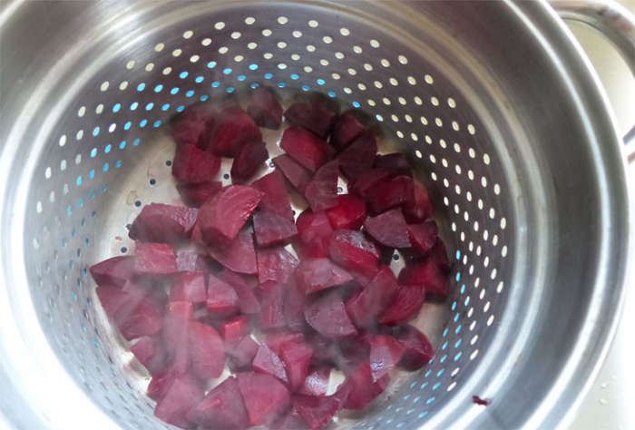 Сочная заготовка из свеклы: запекаем и трем на терке