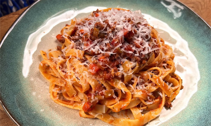 Кулинарный шедевр из макарон: просто добавьте сливочный соус и овощи