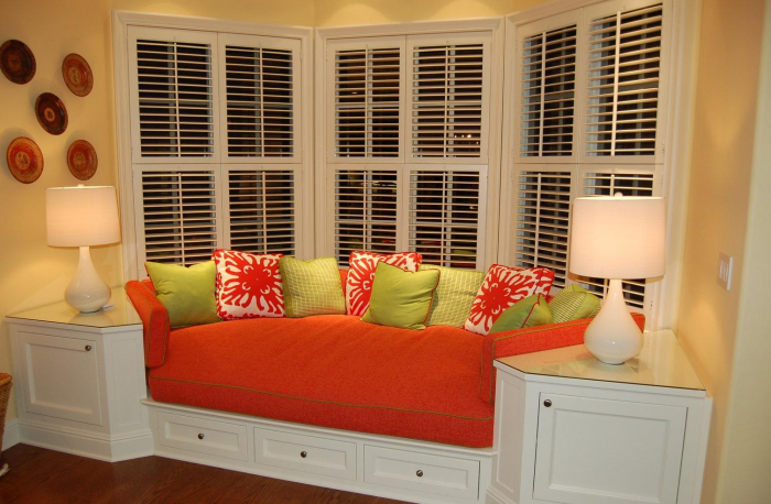 Диван на кухню: нюансы выбора мебели для комнат разных площадей и стилей (62 фото)