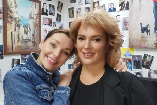 «Мы с ней одно целое»: как сложились судьбы актрис, которые дружат 30 лет и прошли через первые браки и рождение детей