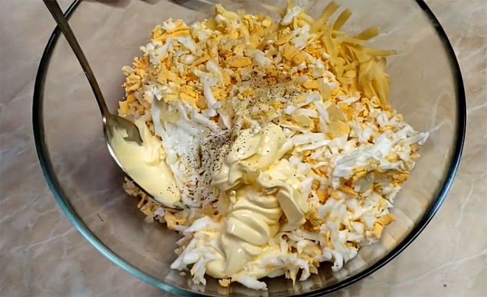 Гениальный способ готовить курицу. Делаем рулет, а внутри салат