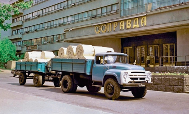 У ЗИЛ-130 в СССР кабину всегда красили в голубой цвет. Хитрость с советского завода