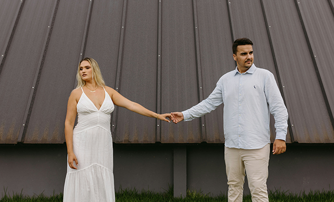 Похождения жениха вскрылись перед свадьбой и невеста отомстила прямо на церемонии