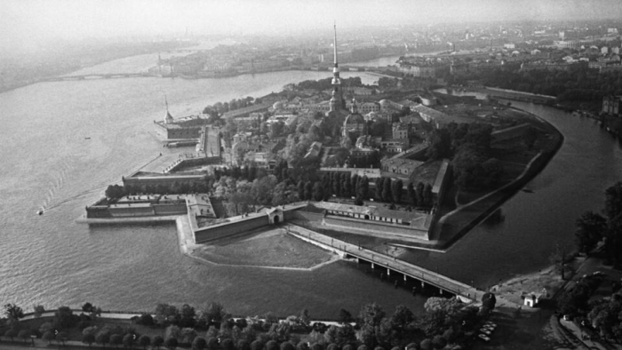 Между возрождением и испытаниями: как выживал послеблокадный Ленинград