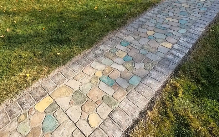 Лайфхак от строителя: дорожки для сада почти без затрат. Не отличить от каменной