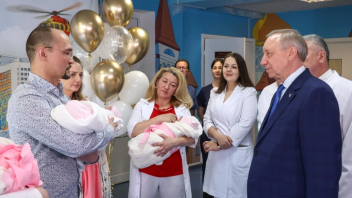 Случается раз из 17 миллионов: в России впервые родились индентичные четверняшки