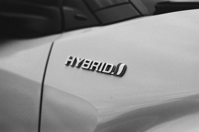 Geely представила доступный гибридный седан Preface L Plus