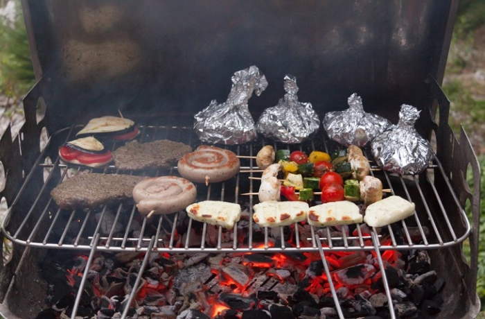 Правда и мифы о том, насколько опасно готовить в фольге