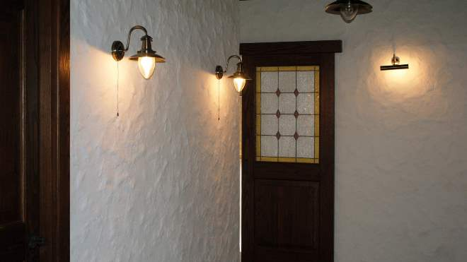 Декоративная штукатурка в интерьере коридора (30 фото)