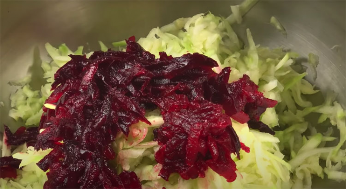 Свекольный салат про запас. Закрываем в банки в любое время года, а потом просто ставим на стол