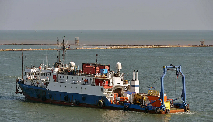 О поддельных флагах и плавучих арсеналах.