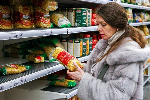 «Это надолго» В России расцветают магазины низких цен. Как экономные россияне изменили рынок торговли?