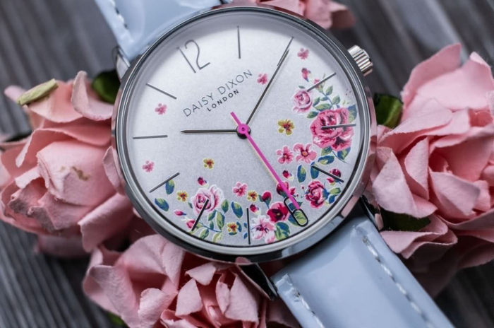 Украшения с цветами на 8 Марта