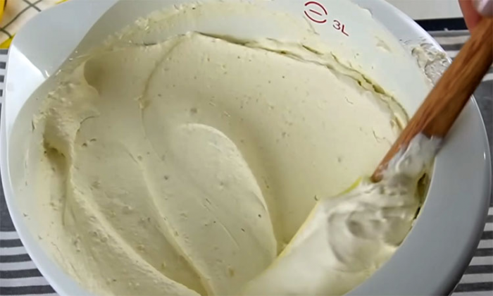 Очень густой банановый крем без сахара. Подходит для тортов и любых пирожных