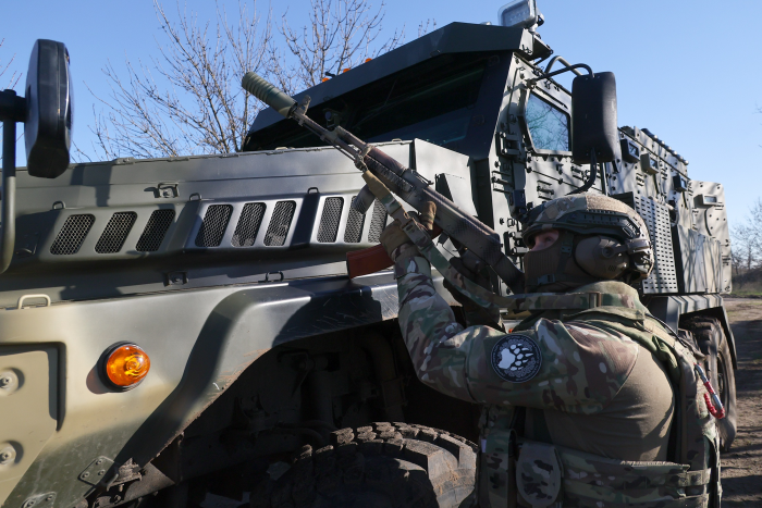 Как испытывают машины для фронта на полигоне Минобороны