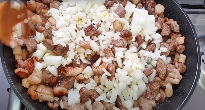 Картофельная колбаса на горячее. Расход мяса минимальный, но вкус получается насыщенный