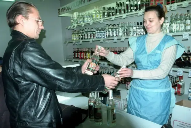 Какая водка была самой популярной в 90-е годы и стояла на столе в Новый год